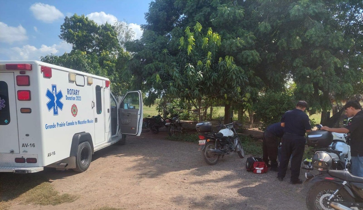 Ambulancia fuera de servicio de Bomberos Veteranos de Villa Unión