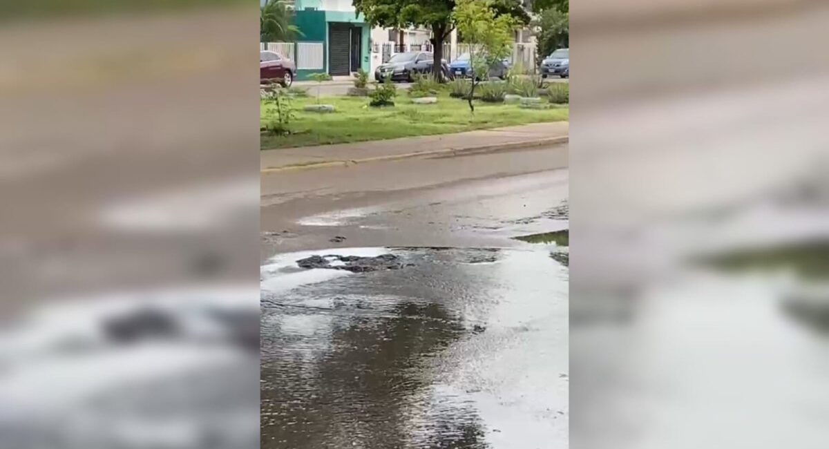Brotan aguas negras tras obras de Jumapam y vecinos piden acelerar trabajos en Infonavit Playas de Mazatlán, Sinaloa