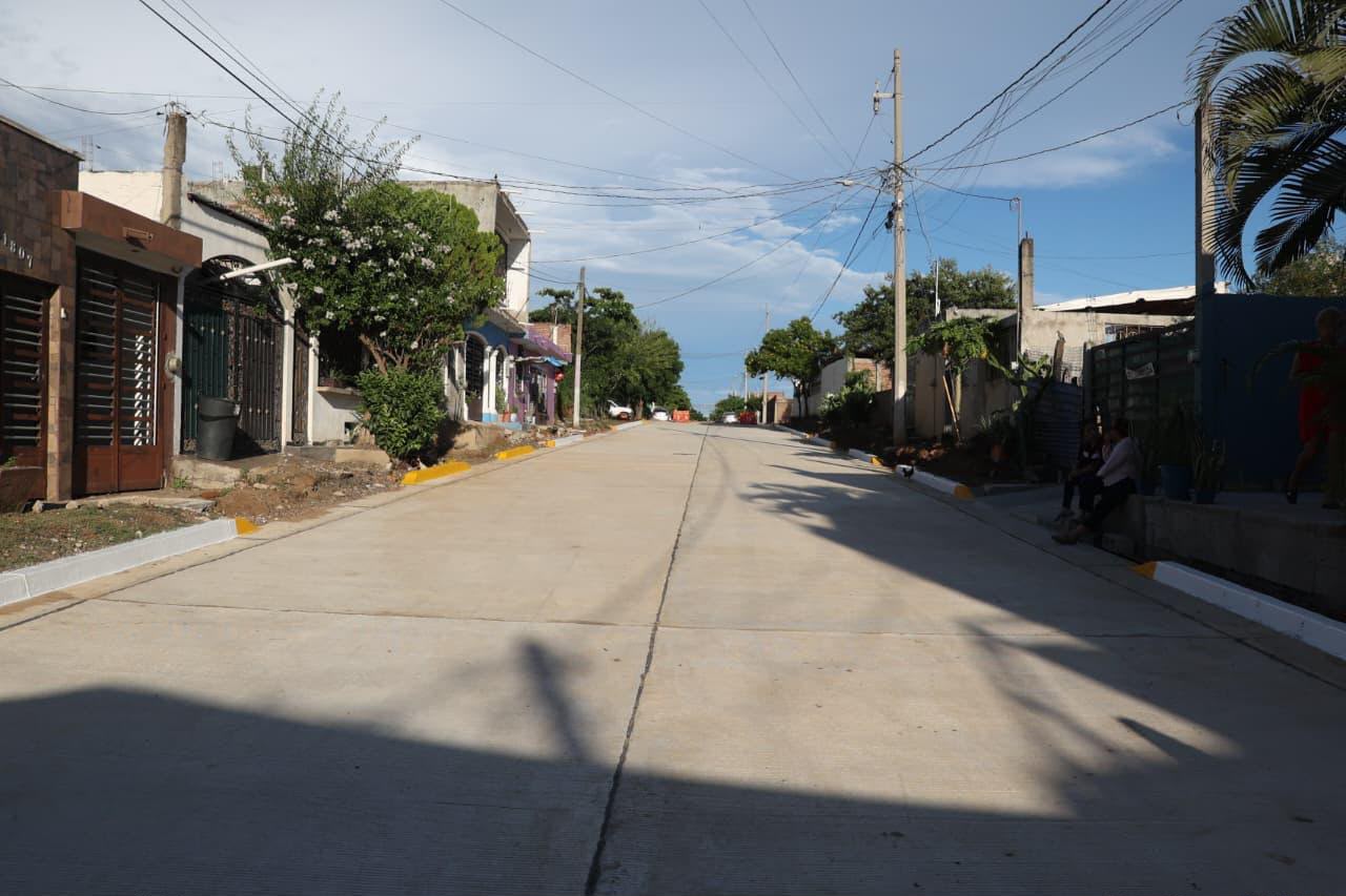 Entregan calles pavimentdas en Valles del Ejido