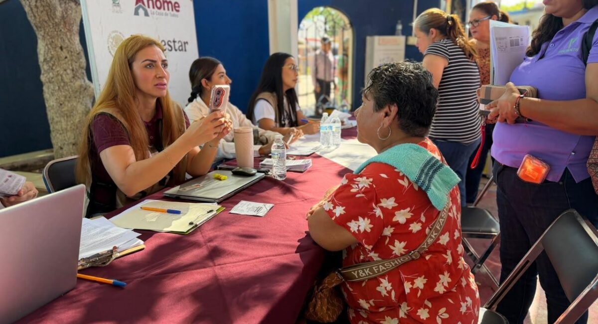 Vecinos de la colonia Texas en Los Mochis son atendidos con el programa Caravana del Bienestar de Ahome