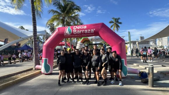 Marina corre en Mazatlán, Sinaloa por el cáncer de mama y celebra 205 años de historia