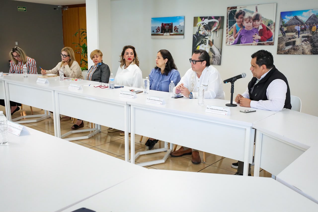 Catalina Esparza se reúne con el equipo directivo de DIF Sinaloa