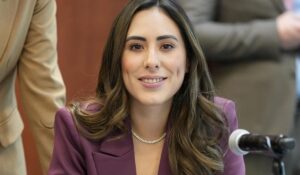 Senadora morenista Cecilia Guadiana no renunciará a su doble nacionalidad; se ausentó de la votación de la reforma