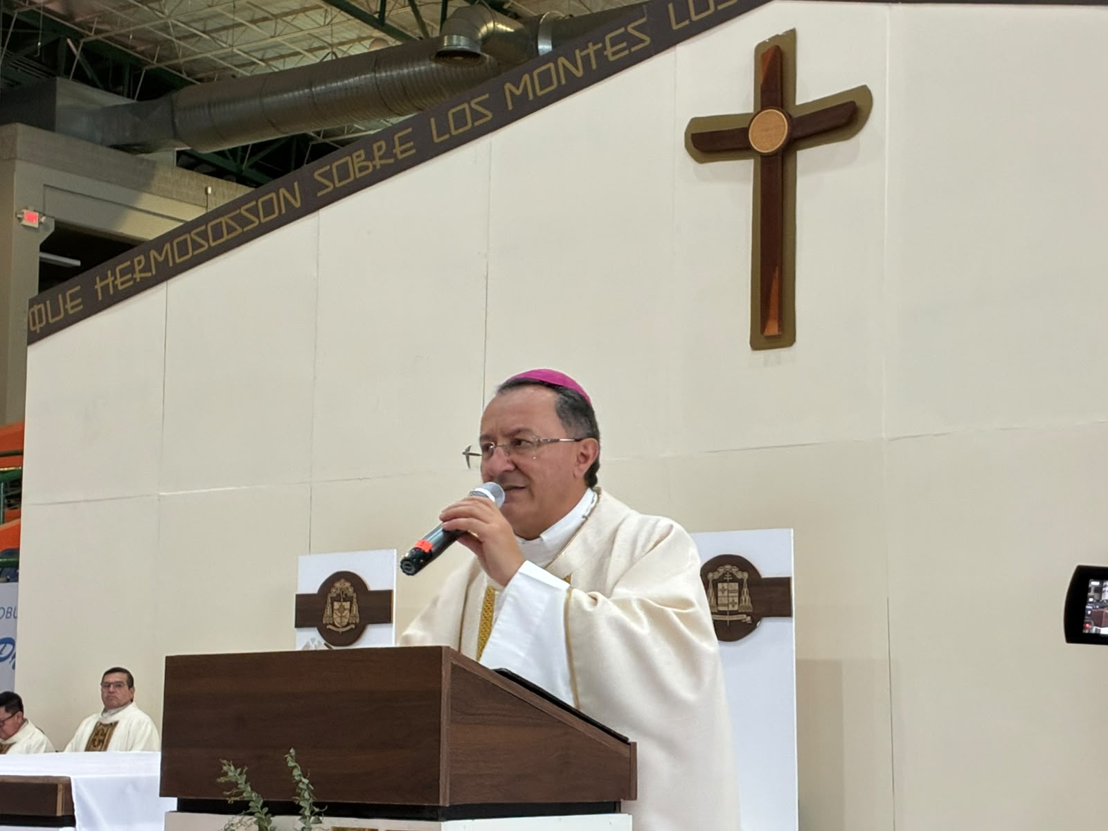 Celebración eucarística con el nuncio apostólico en el CUM de Los Mochis
