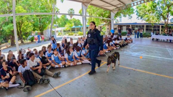 Alertan sobre riesgos en redes sociales y refuerzan prevención del delito en escuelas de Mazatlán, Sinaloa
