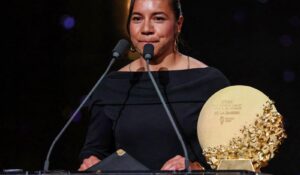 ¡La mejor goleadora! Charlyn Corral es la primera mexicana en ganar un premio del Balón de Oro