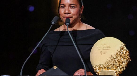 ¡La mejor goleadora! Charlyn Corral es la primera mexicana en ganar un premio del Balón de Oro