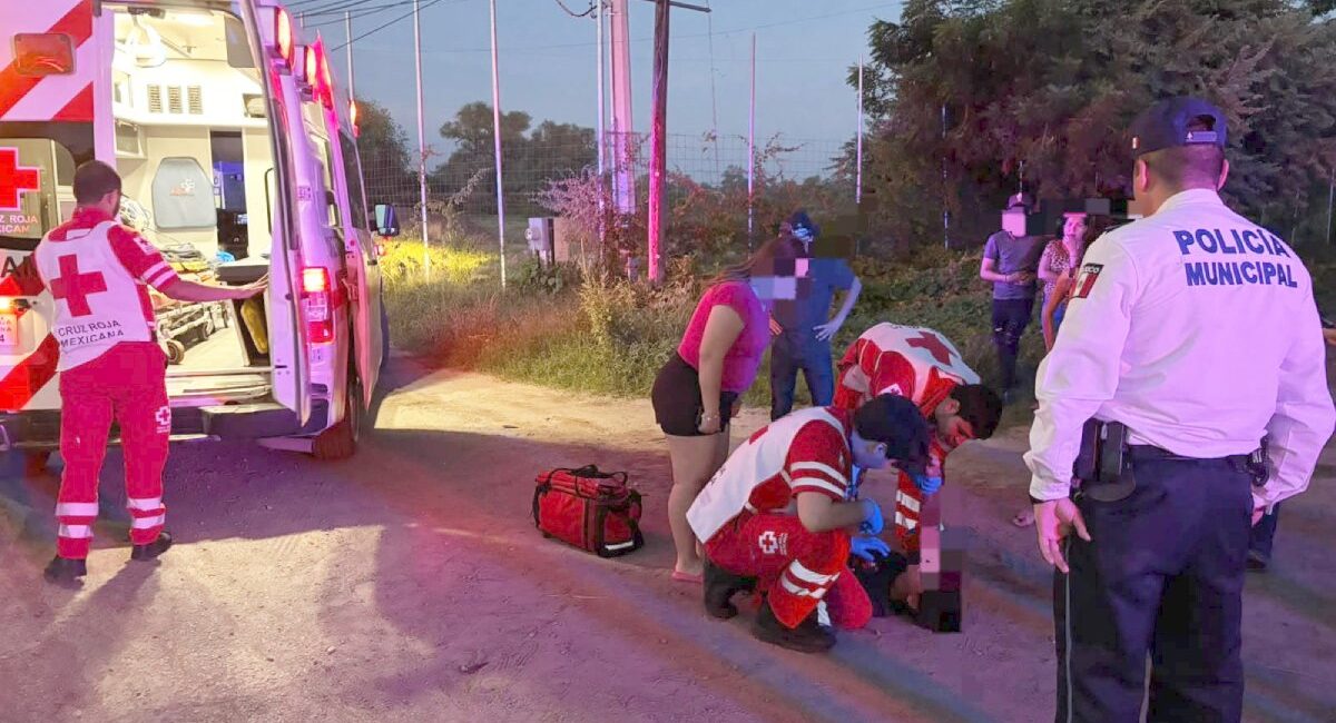 Chocan a motociclistas y los dejan lesionados en carretera de León Fonseca, Guasave, Sinaloa