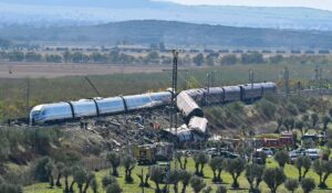 Fatal colisión de dos trenes de alta velocidad en Toledo, España deja decenas de fallecidos