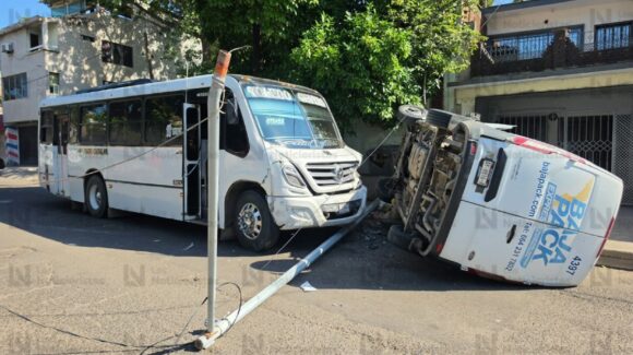 Otro choque de camión urbano, ahora en la 5 de Mayo de Culiacán; hay tres lesionados