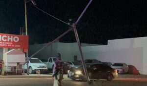 Fuerte choque en el bulevar Juan de Dios Bátiz, en Guasave, Sinaloa, deja cuantiosos daños materiales