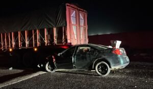 Conductor resulta lesionado tras choque contra tráiler en la México 15, en Guasave, Sinaloa