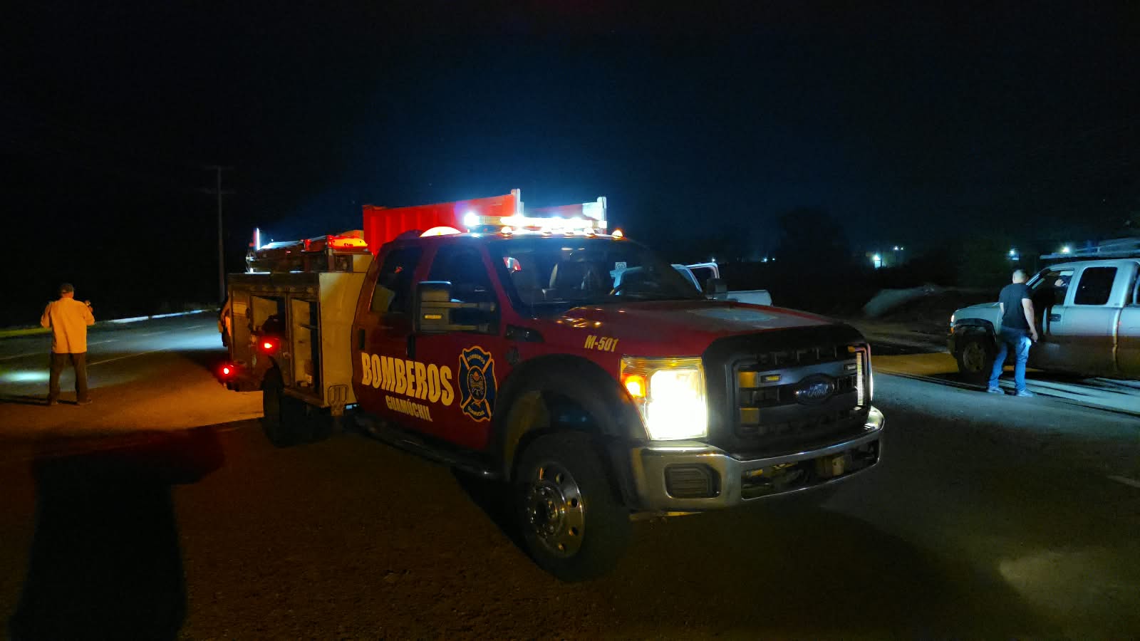 Choque entre camioneta y camión de carga en Guamúchil