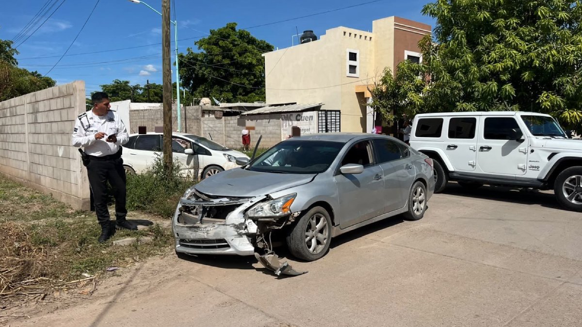 choque entre dos vehiculos en guasave lugar