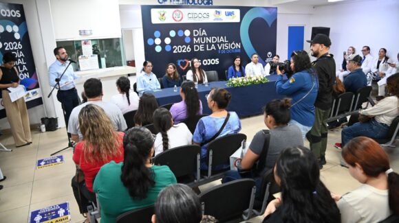 Refrenda la UAS su compromiso humanista con la sociedad al brindar, a través del CIDOCS, atención oftalmológica gratuita y lentes para lectura a personas con debilidad visual