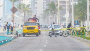 cierran tramo de malecon en mazatlan sin