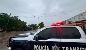 Lluvias complican el tránsito en Mazatlán, Sinaloa; cierran avenidas en varios sectores