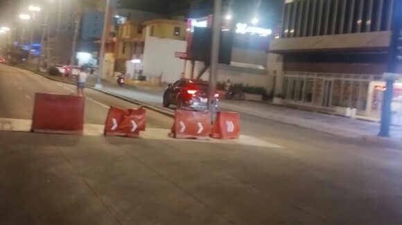 Reabren un carril de la Avenida del Mar en Mazatlán, Sinaloa, pero un sentido sigue cerrado