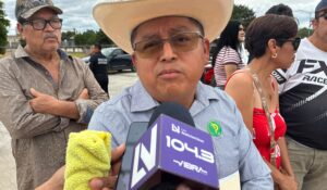 Acusan ciudadanos a alcaldesa de Juan José Ríos de cobrar deudas viejas sobre consumo de agua; piden ayuda de Graciela Domínguez