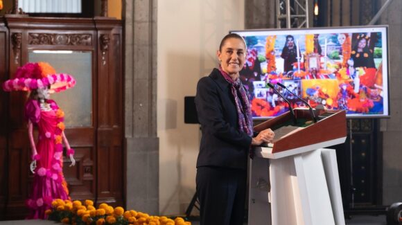 Entre catrinas y cempasúchil, Sheinbaum aplaudió la relevancia del Día de Muertos, superando a la influencia del Halloween