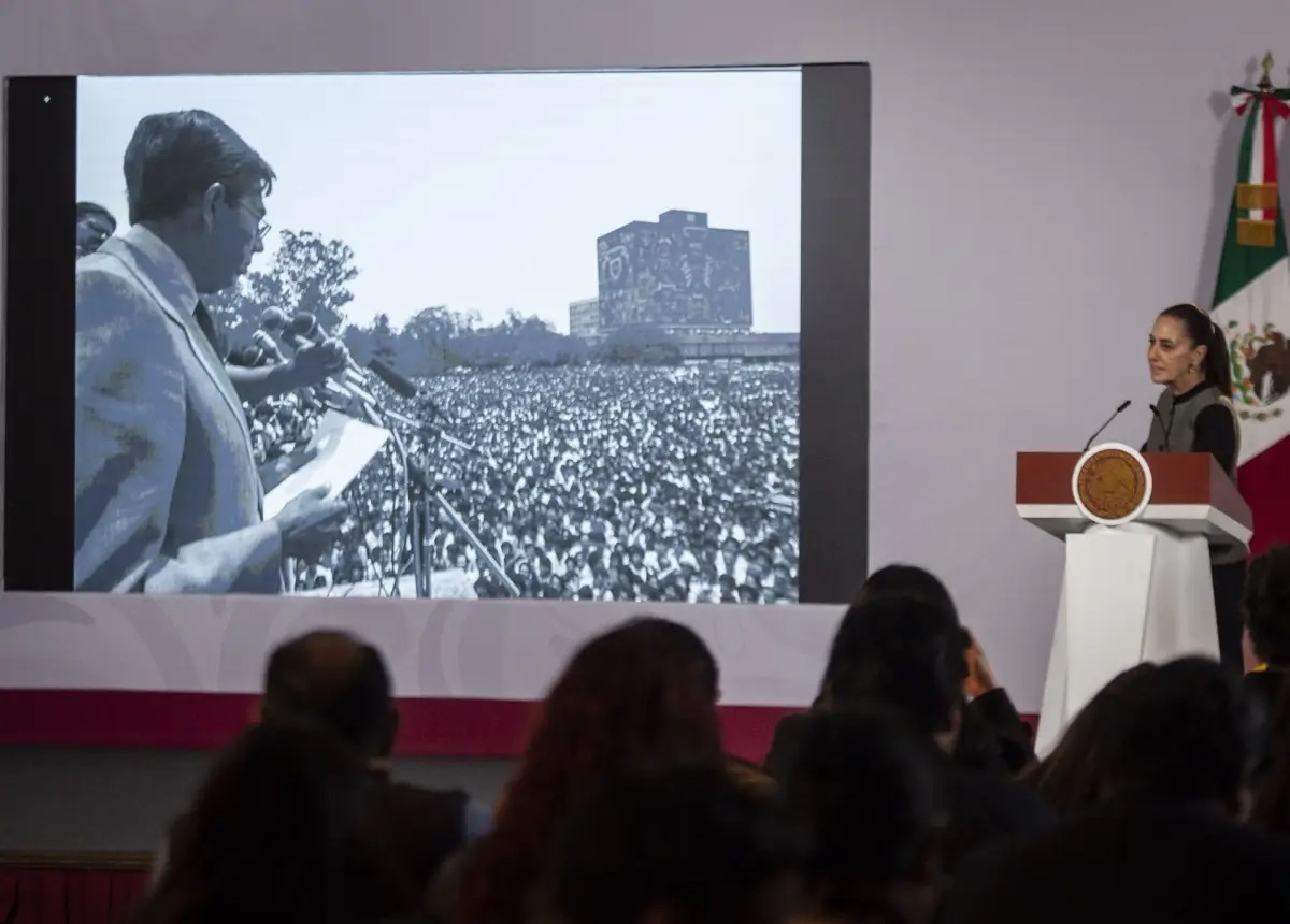 Claudia Sheinbaum y funcionarios rinden homenaje a Cuauhtémoc Cárdenas en la mañanera