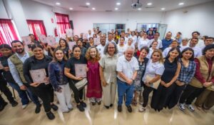 Clausura Graciela Domínguez cursos de corte de cabello en Cristo Rey, Escuinapa; 16 mujeres reciben constancias