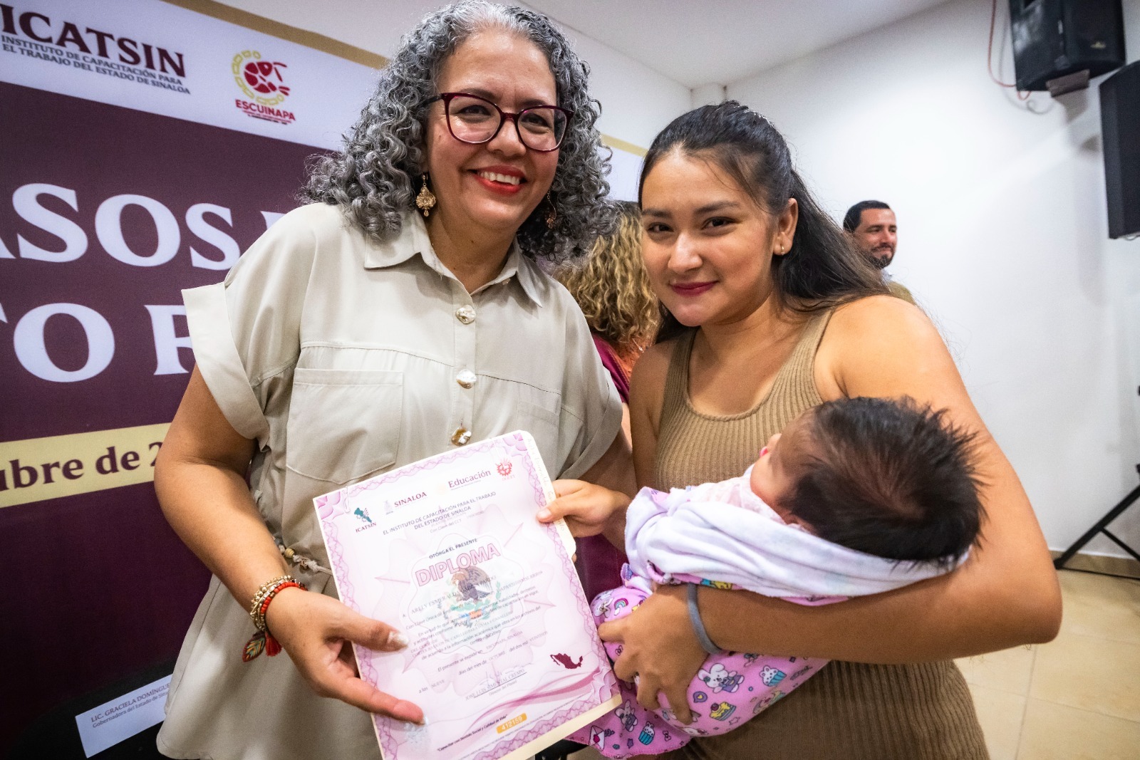 Clausura Graciela Domínguez cursos de corte de cabello en Cristo Rey, Escuinapa