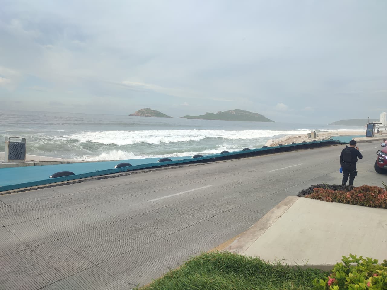 Colapsa tramo de malecón de Mazatlán