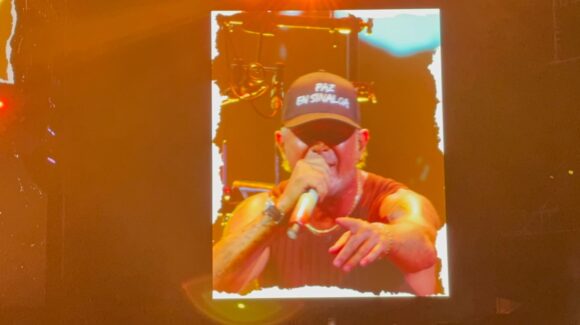 “Animo Mochis” y “Paz para los sinaloenses, Dios los bendiga”: el mensaje de apertura de Alejandro Sanz en su concierto de Los Mochis