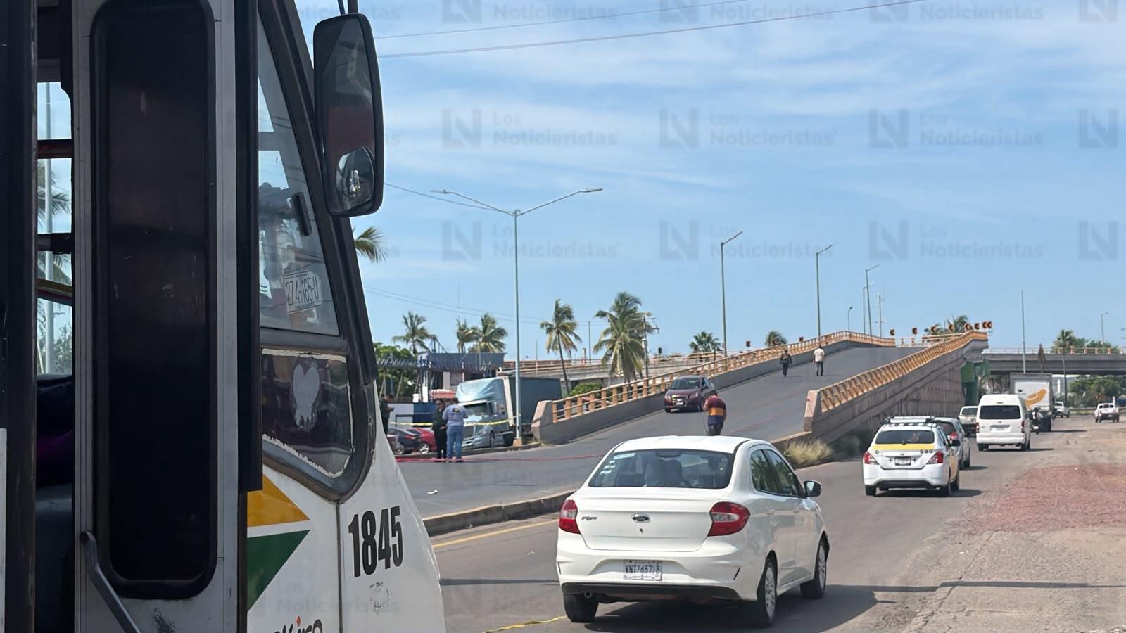 Un conductor resulta herido de bala cerca de puente vehicular al norte de Mazatlán