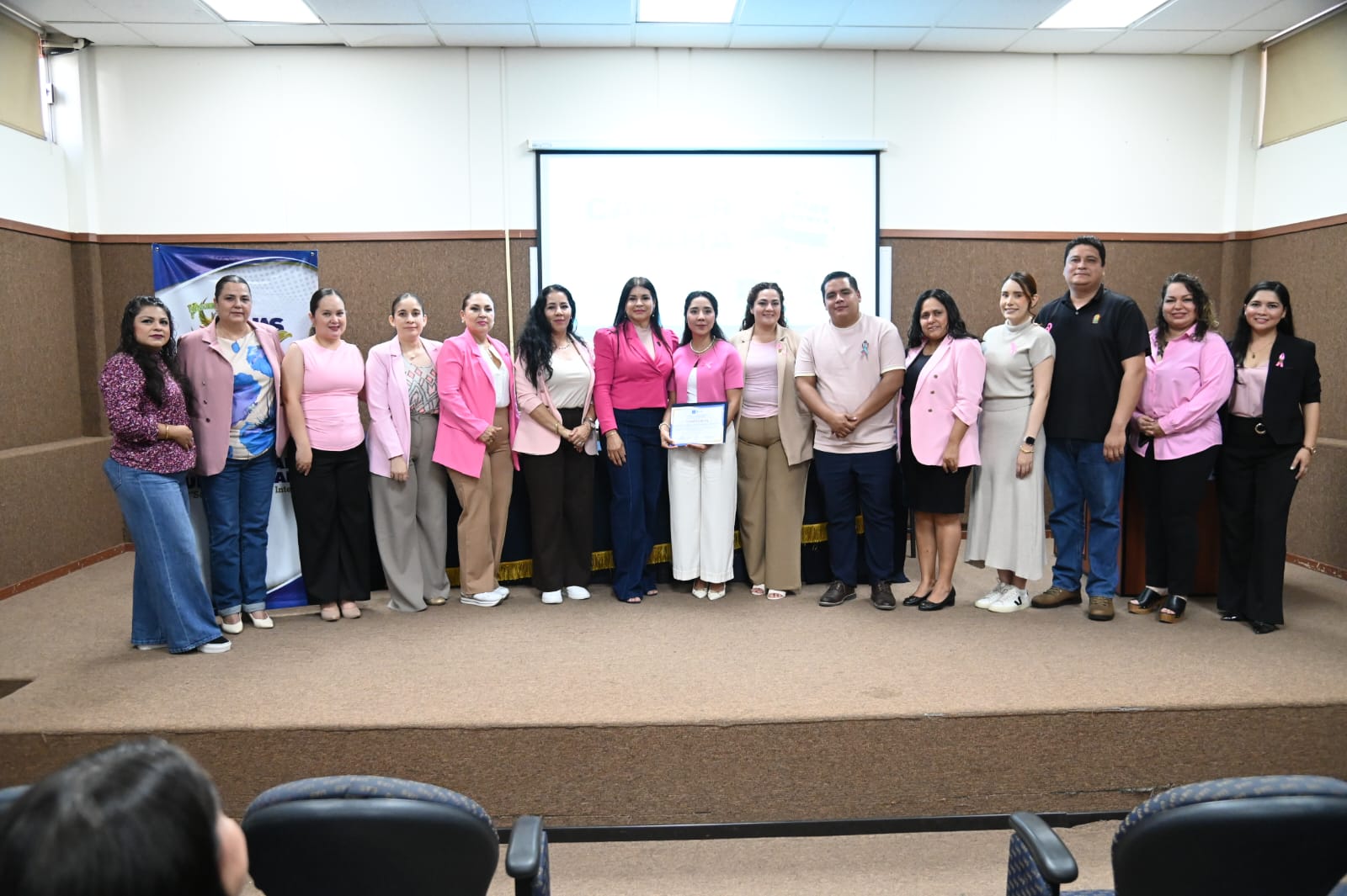 Conferencia sobre el cáncer de mamá en la Facultad de Trabajo Social de la UAS