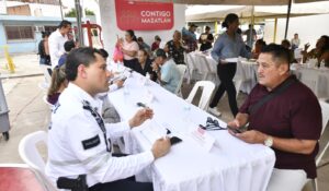 Vecinos de la 20 de Noviembre llevan 78 peticiones al Ayuntamiento de Mazatlán, Sinaloa