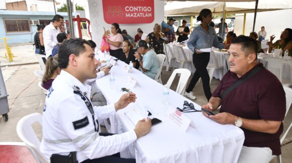 Vecinos de la 20 de Noviembre llevan 78 peticiones al Ayuntamiento de Mazatlán, Sinaloa