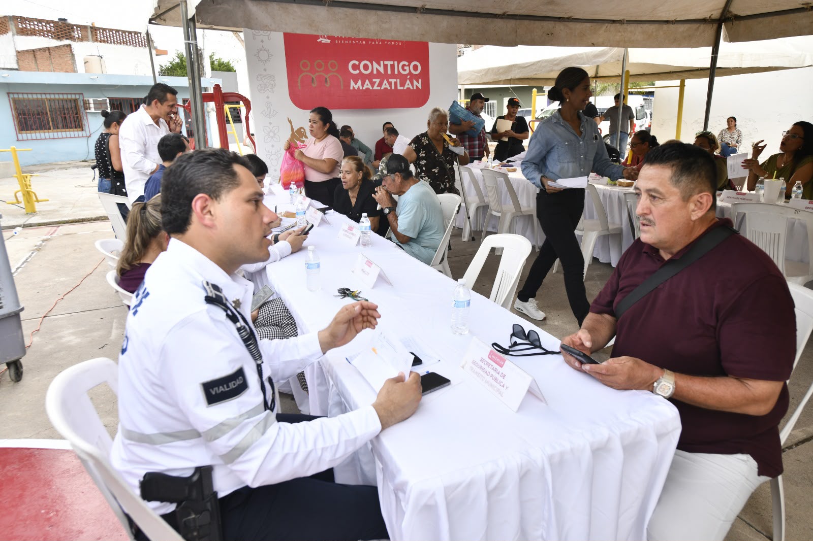 La jornada 65 de 'Contigo Mazatlán, Sinaloa' atendió a 59 personas con solicitudes de movilidad, convenios de pago y pavimentación.
