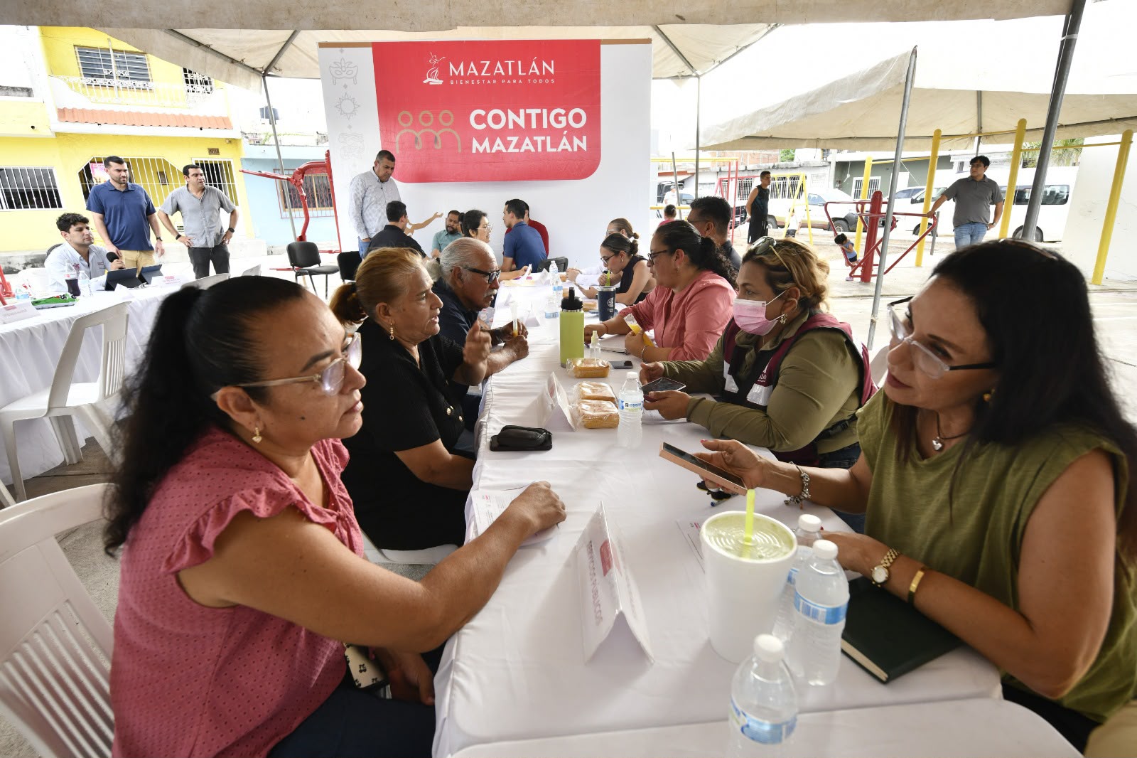 La jornada 65 de 'Contigo Mazatlán, Sinaloa' atendió a 59 personas con solicitudes de movilidad, convenios de pago y pavimentación.