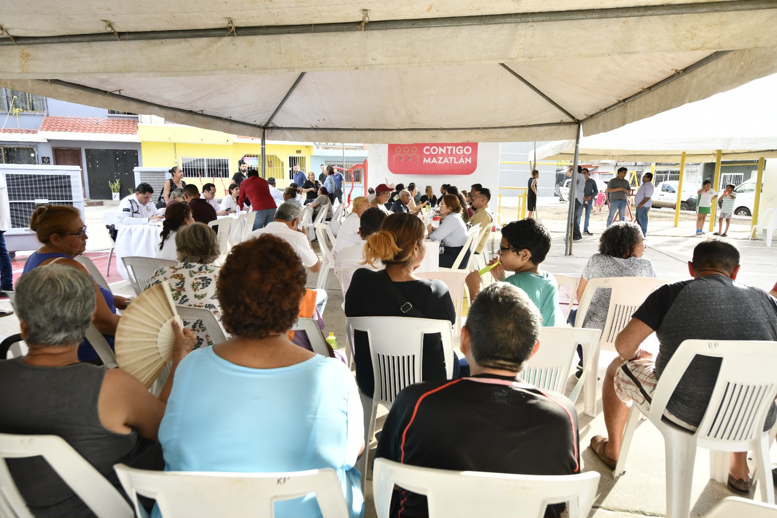 La jornada 65 de 'Contigo Mazatlán, Sinaloa' atendió a 59 personas con solicitudes de movilidad, convenios de pago y pavimentación.