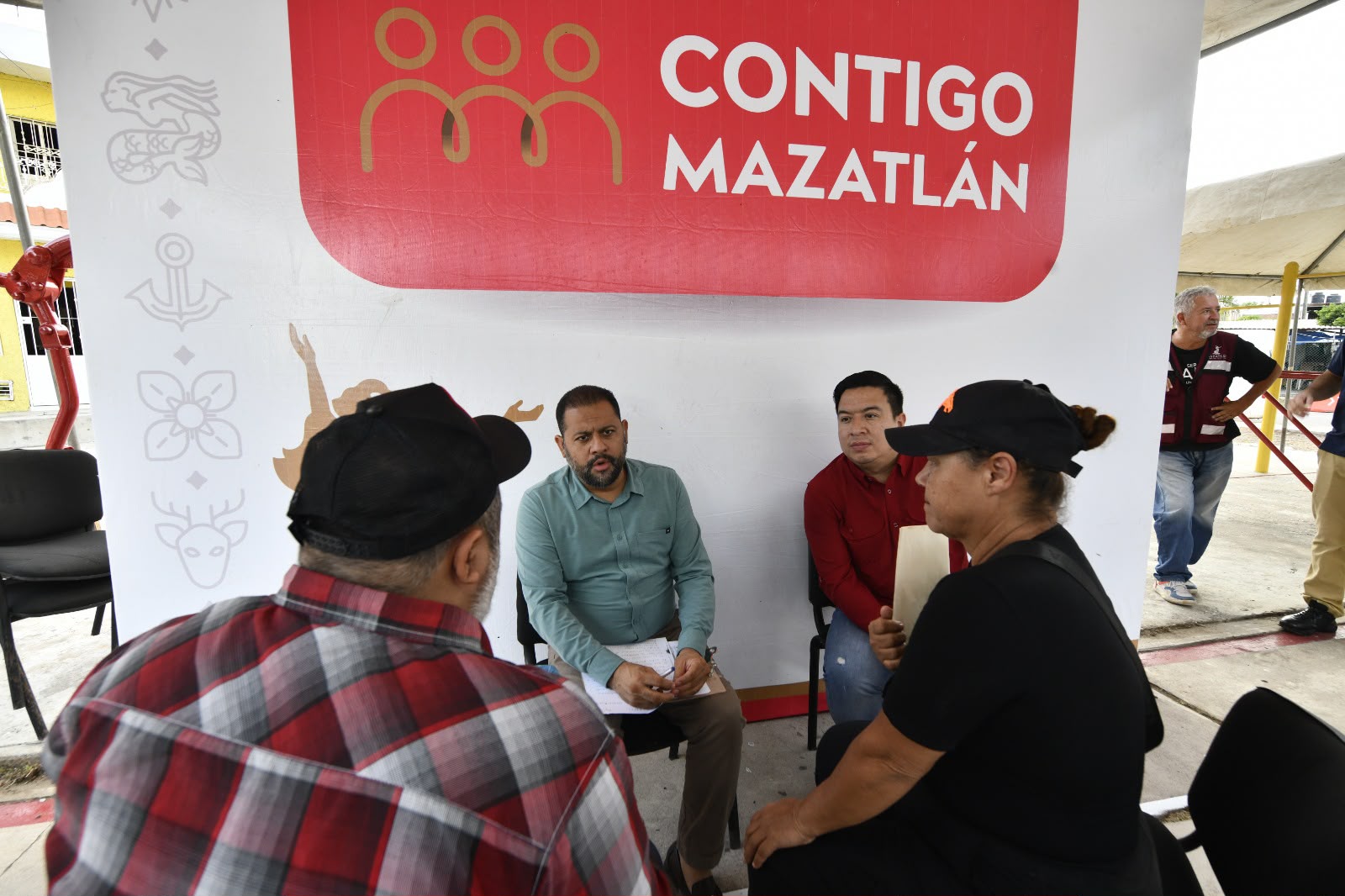 La jornada 65 de 'Contigo Mazatlán, Sinaloa' atendió a 59 personas con solicitudes de movilidad, convenios de pago y pavimentación.