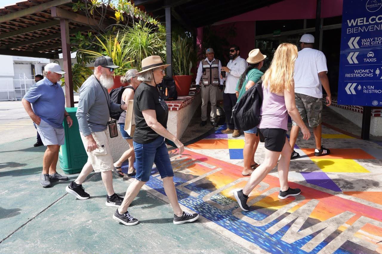 Cruceristas visitan Mazatlán