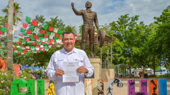 Confiado en su trayectoria en el servicio público, Daniel Parra formaliza su registro para buscar la Coordinación de Morena en Salvador Alvarado