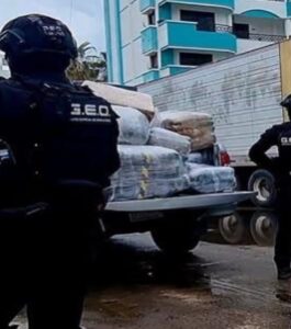 Decomisan más de 1.5 toneladas de marihuana y 28 kilos de metanfetamina en carretera de Mazatlán