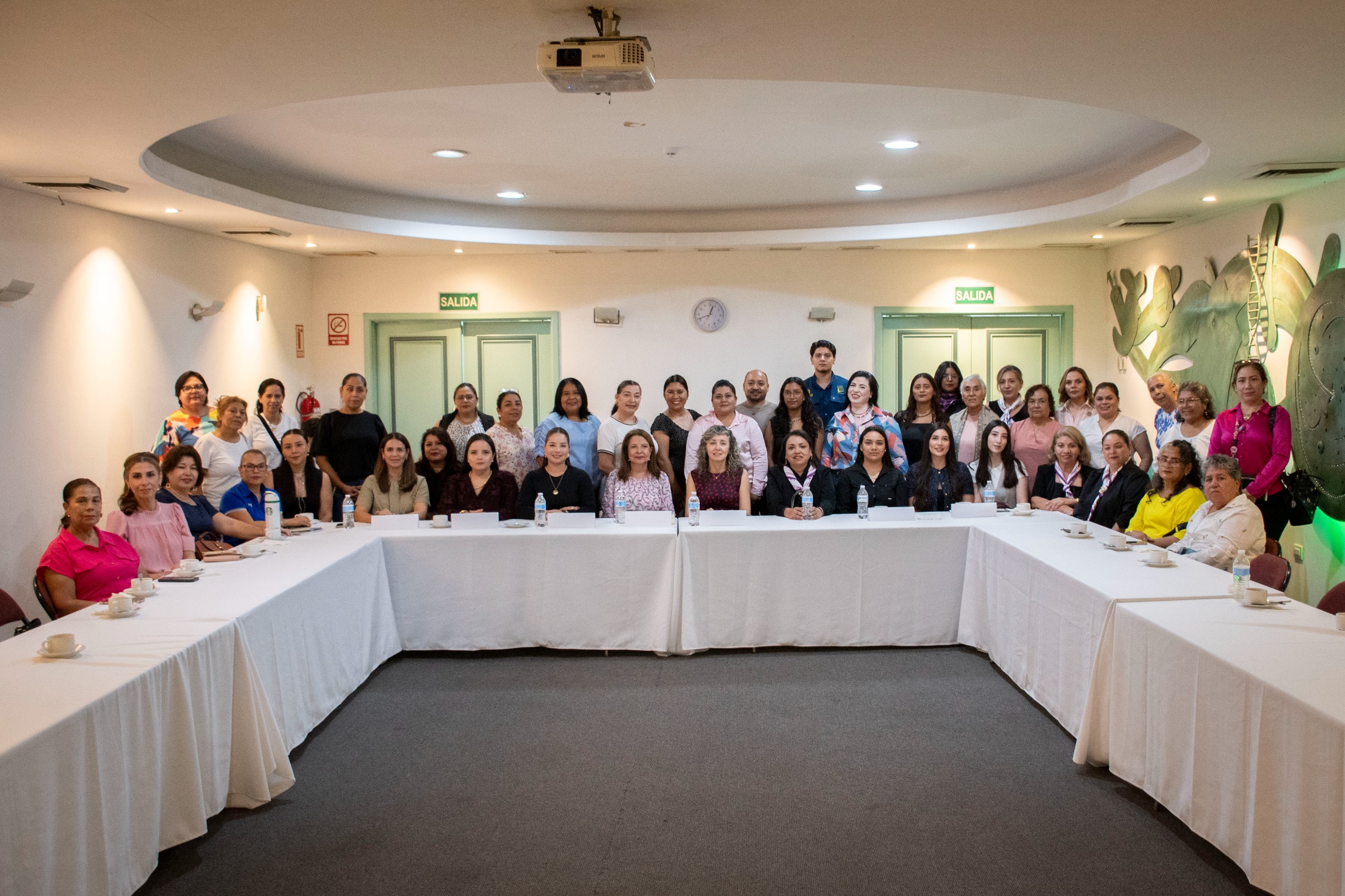 Encuentro Red Emprende Mujer, encabezado por Delia Barraza, en Culiacán
