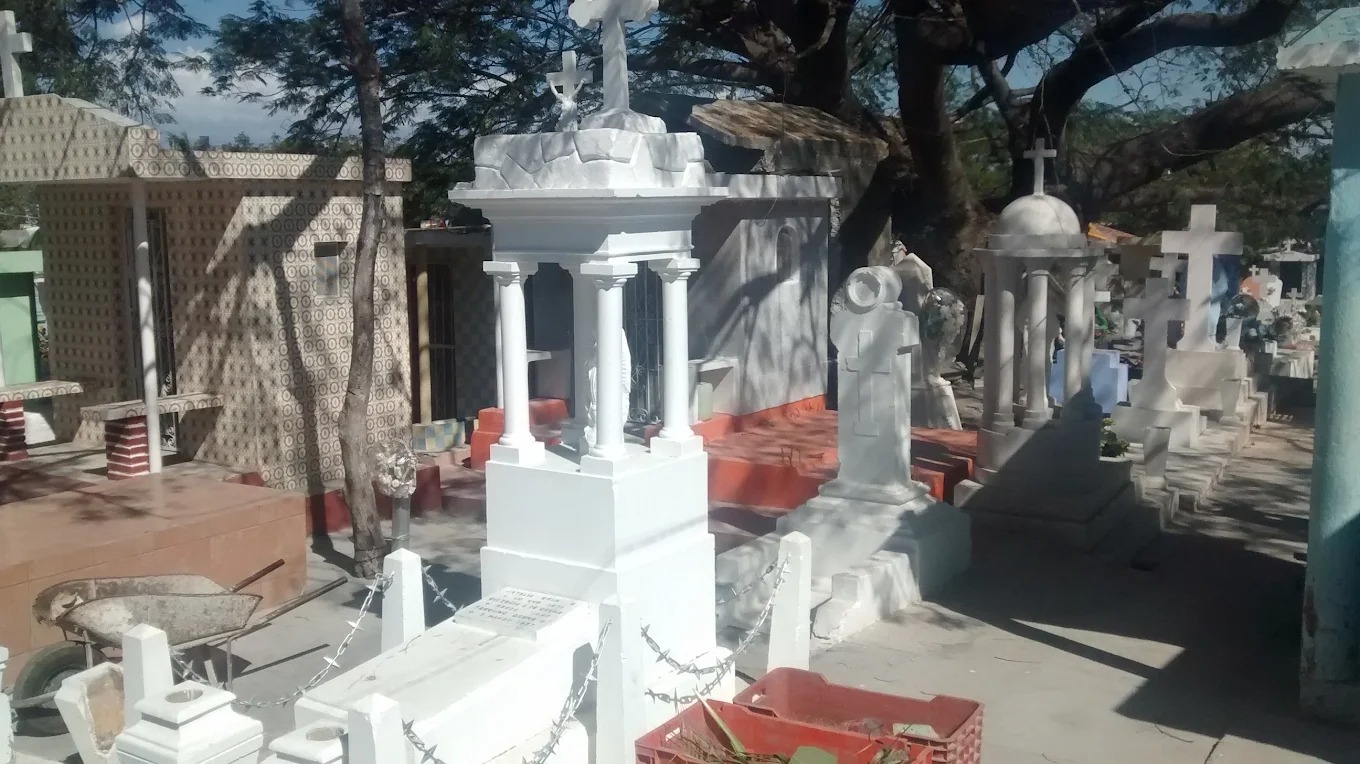 Denuncian abandono del panteón en Villa Unión, Mazatlán