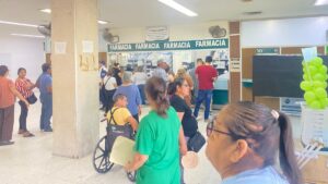 derechohabiente del imss en guasave clausura simbolicamente la instalacion farmacia