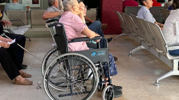 Derechohabientes del IMSS en Los Mochis respaldan protestas de trabajadores por falta de insumos y medicamentos