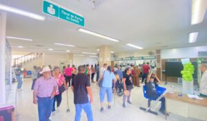 Derechohabientes del IMSS en Guasave llevan hasta dos meses sin surtir sus medicamentos; tienen que hacer el gasto particular