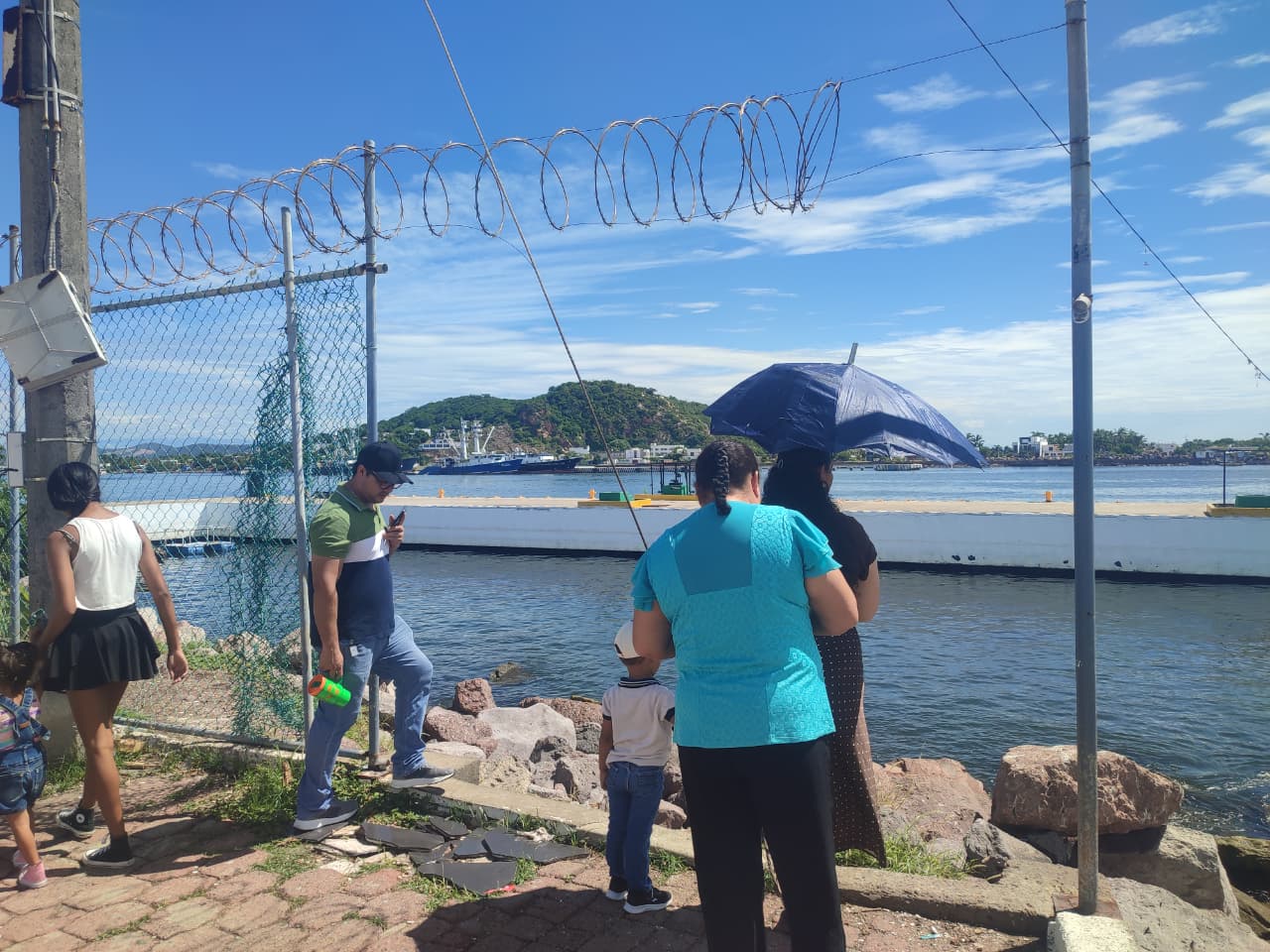 Familiares en Mazatlán despiden a sus pescadores