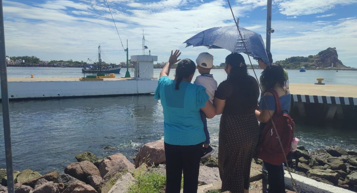 ¡Buen viaje! Temporada de capturas en altamar arranca este 7 de octubre y familiares en Mazatlán despiden a sus pescadores