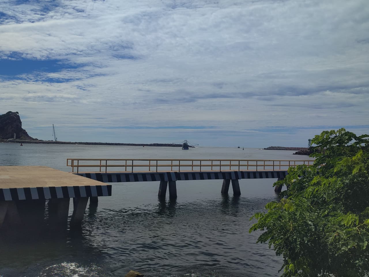Familiares en Mazatlán despiden a sus pescadores