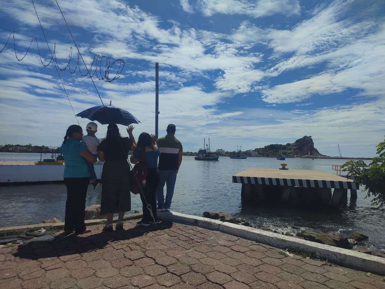 Familiares en Mazatlán despiden a sus pescadores