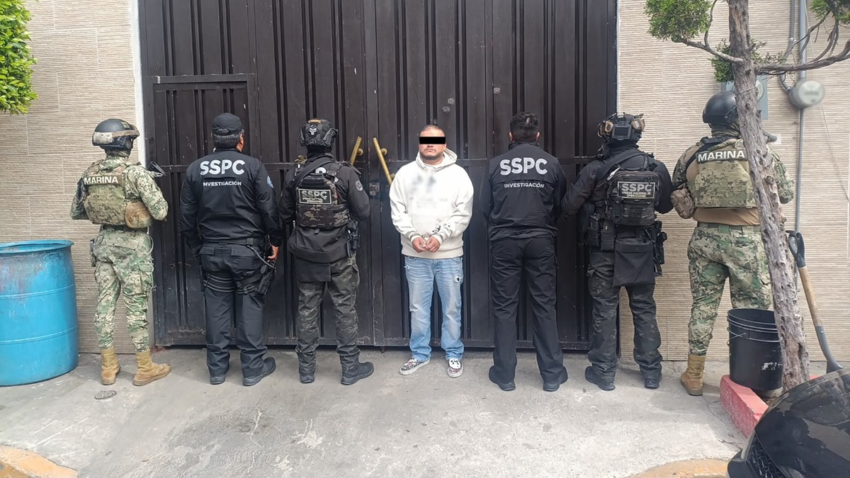 Detenciones y decomisol de armas en Puebla y Ciudad de México